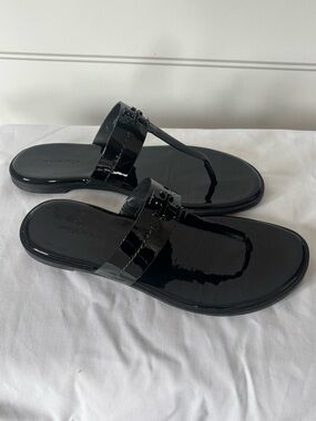 Tory Burch Black Patent Leather Thong Sandals with Logo Accent